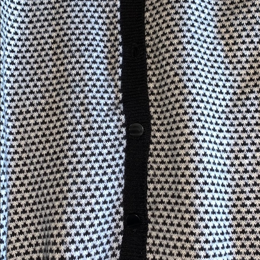 Button down sweater - Picture 2 of 2